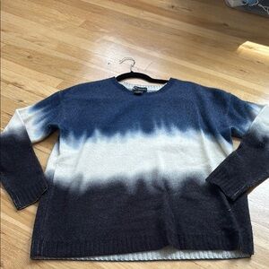 Bloomingdale's Women’s Blue and Black Cashmere Crewneck Sweater Size M